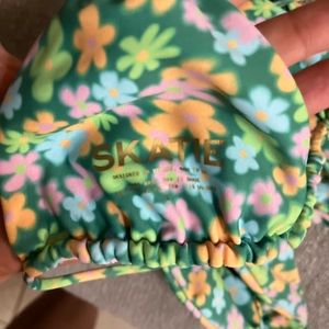 Skatie Alice top/melly bottoms both size small